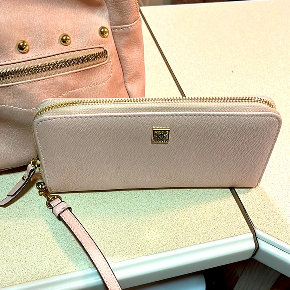 Pink backpack/purse with matching wallet - Picture 2 of 6